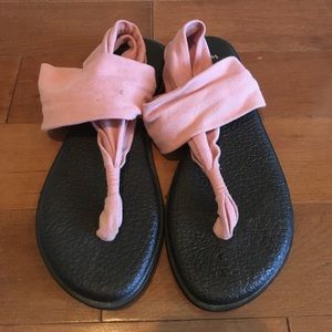 Sanuk yoga mat sandals